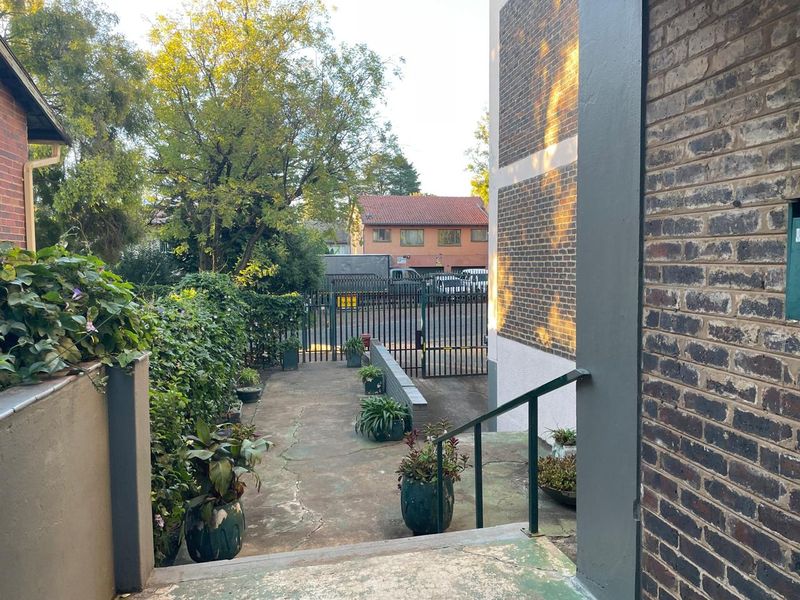 2 Bedroom Apartment for Sale in Windsor East - Photo 4