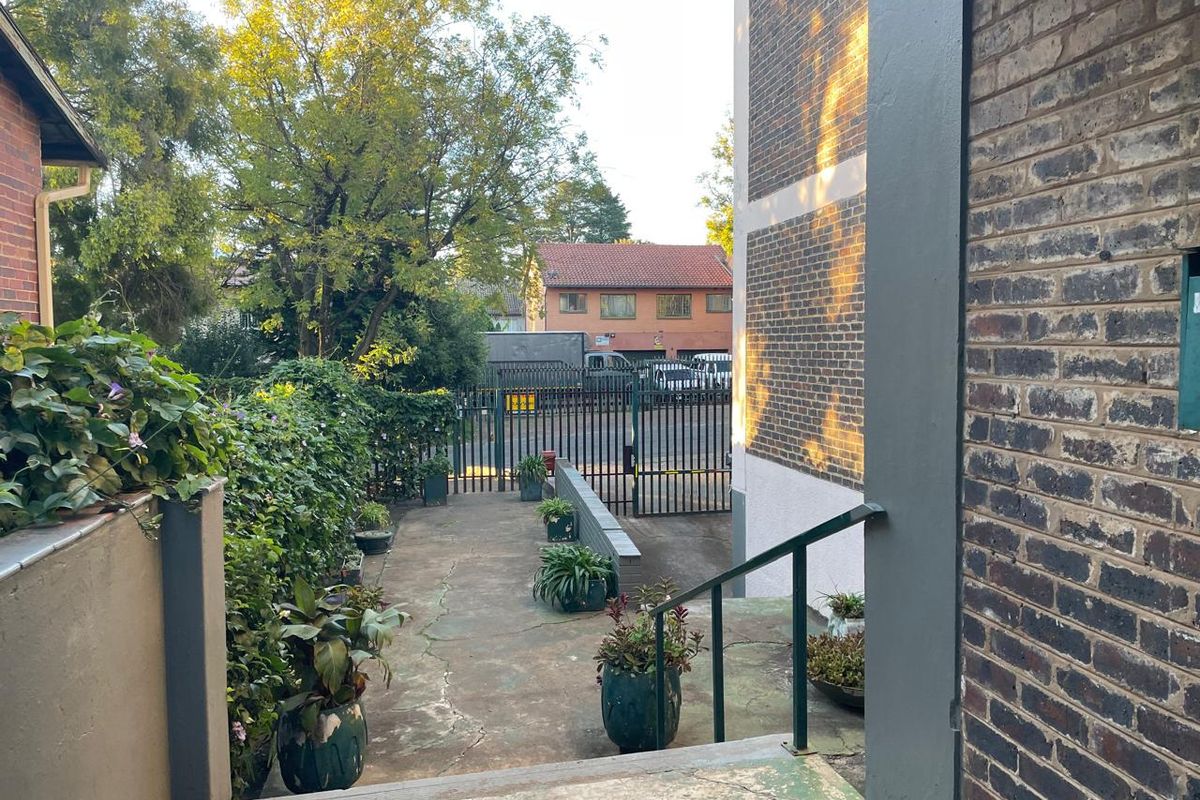 2 Bedroom Apartment for Sale in Windsor East - Photo 4