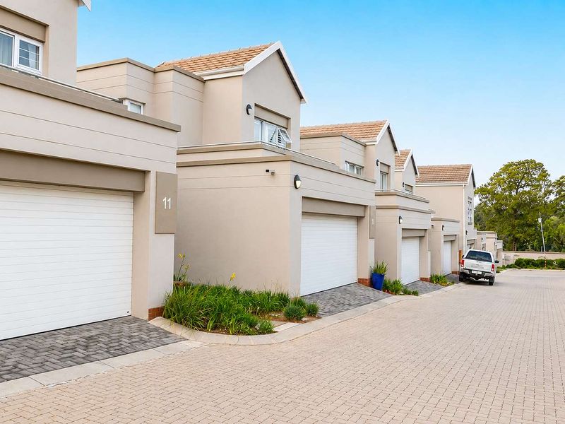 4 bedroom cluster in Bryanston for sale - Photo 2
