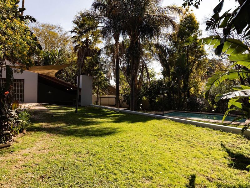 Magnificent 5 Bedroom Family Home with Bar and Exceptional Entertainment Areas in Fairland - Photo 8