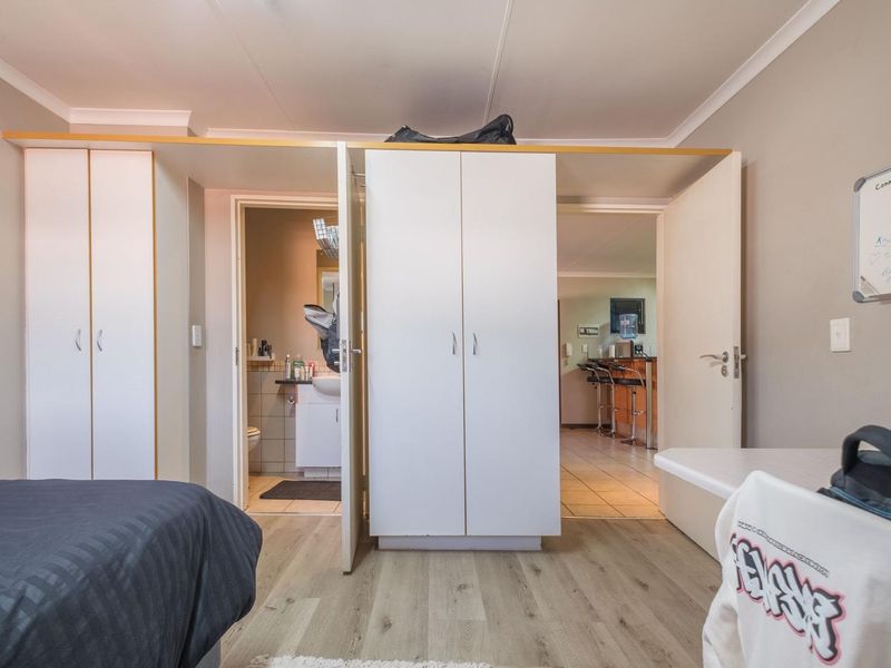 Two bedroom two bathroom apartment in fantastic condition - Hatfield - Photo 9