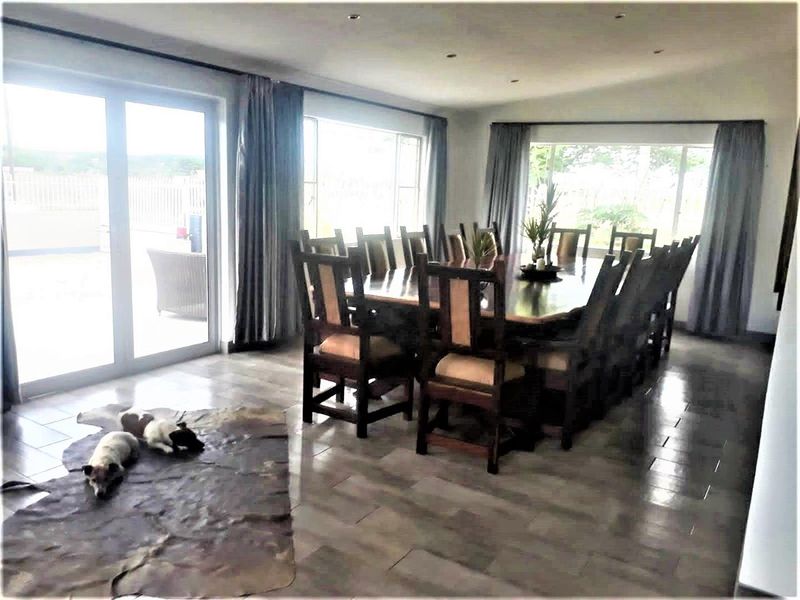 3 Bedroom House with 3 Flats for Sale - Outjo - Photo 2