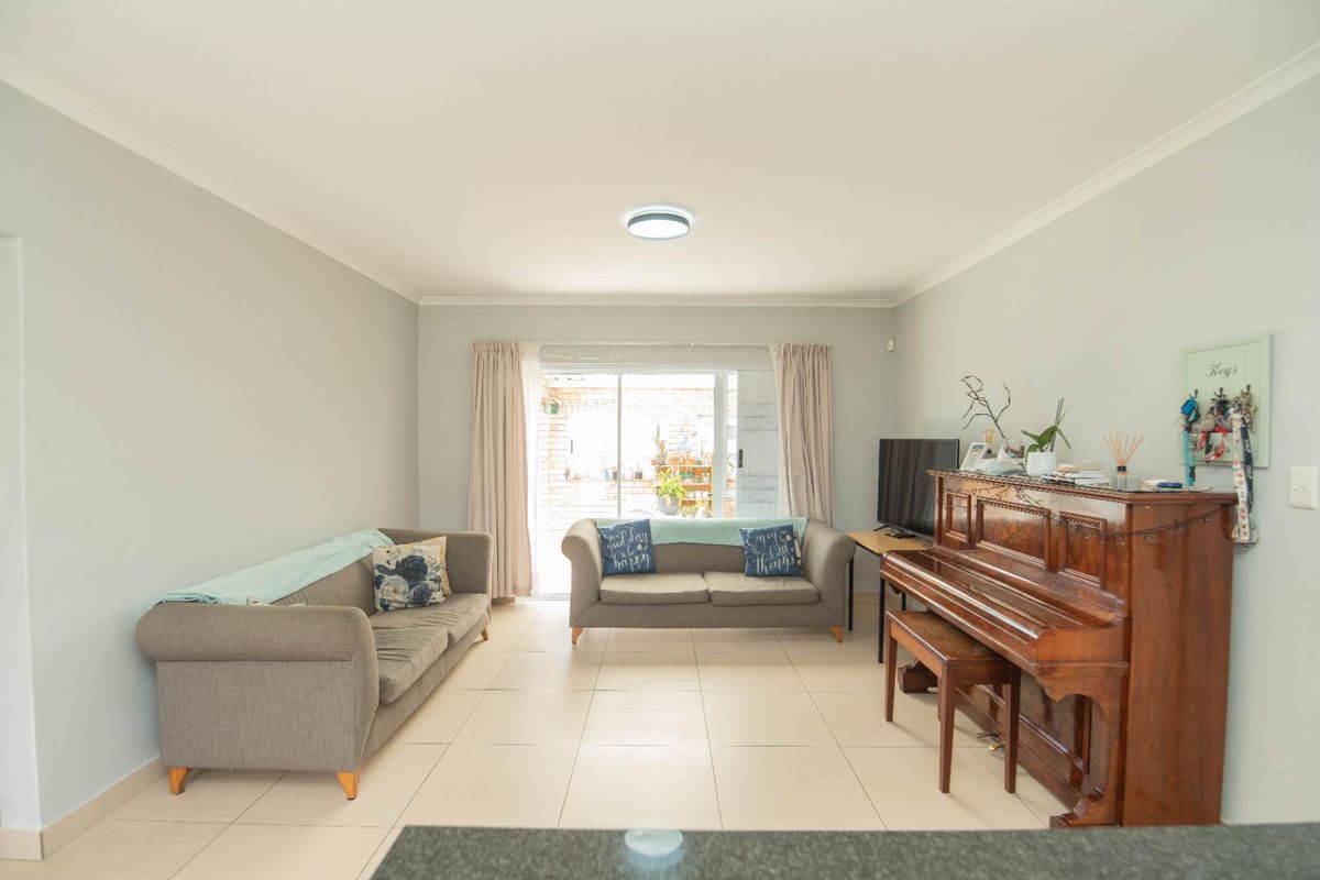 Charming and Low Maintenance - Photo 5