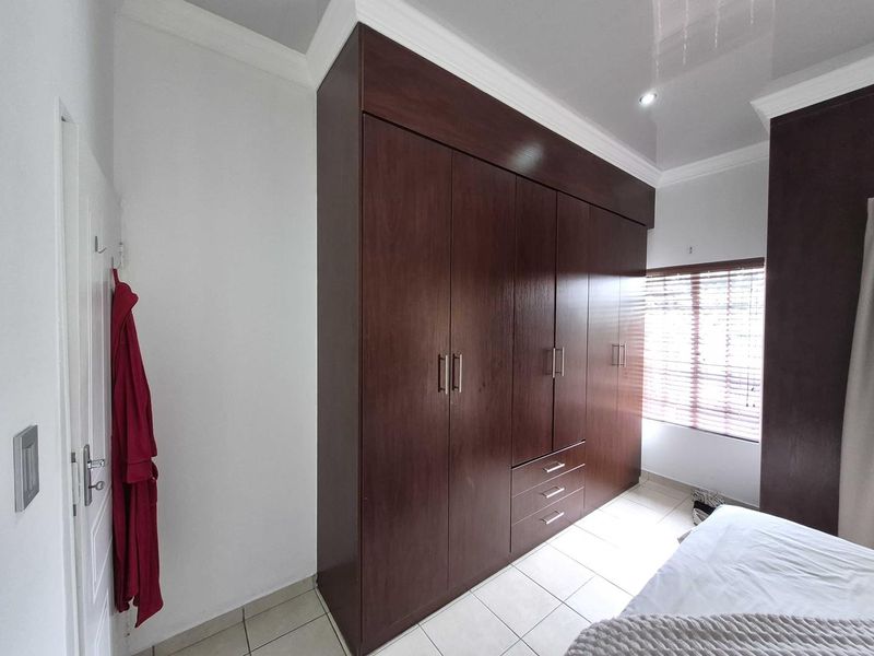 2 Bedroom Penthouse FOR SALE in NORKEM PARK - Photo 5