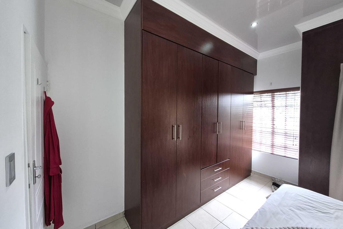 2 Bedroom Penthouse FOR SALE in NORKEM PARK - Photo 5