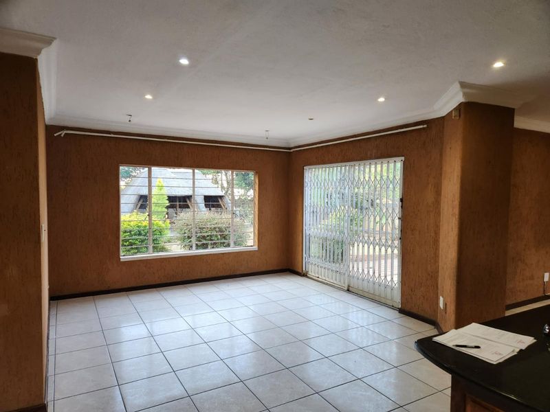 Priced to Sell - 3 Bedroom -2 Bathroom - Photo 8