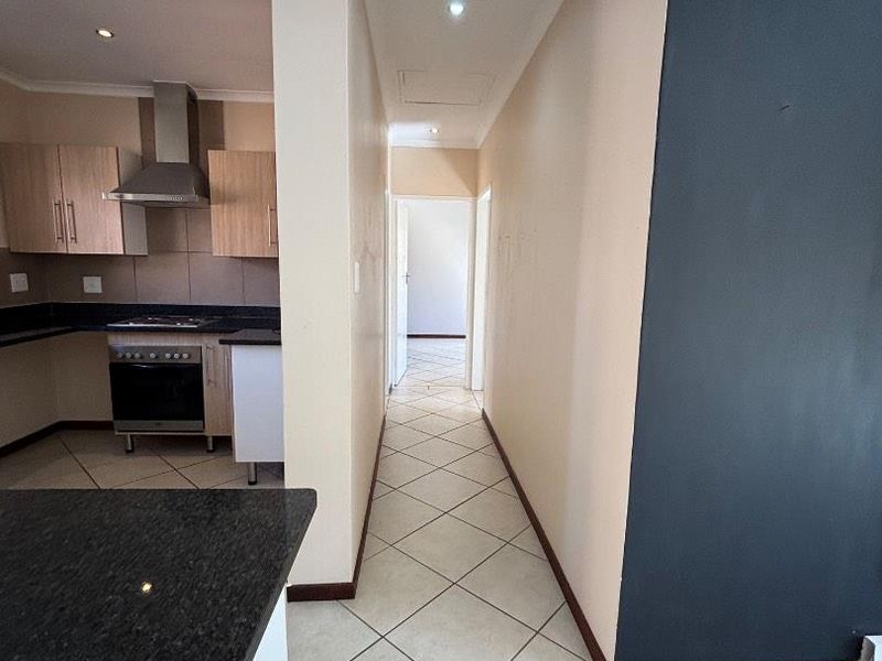 2 BEDROOM TOWNHOUSE IN MOOIKLOOF RIDGE ESTATE FOR SALE - Photo 8