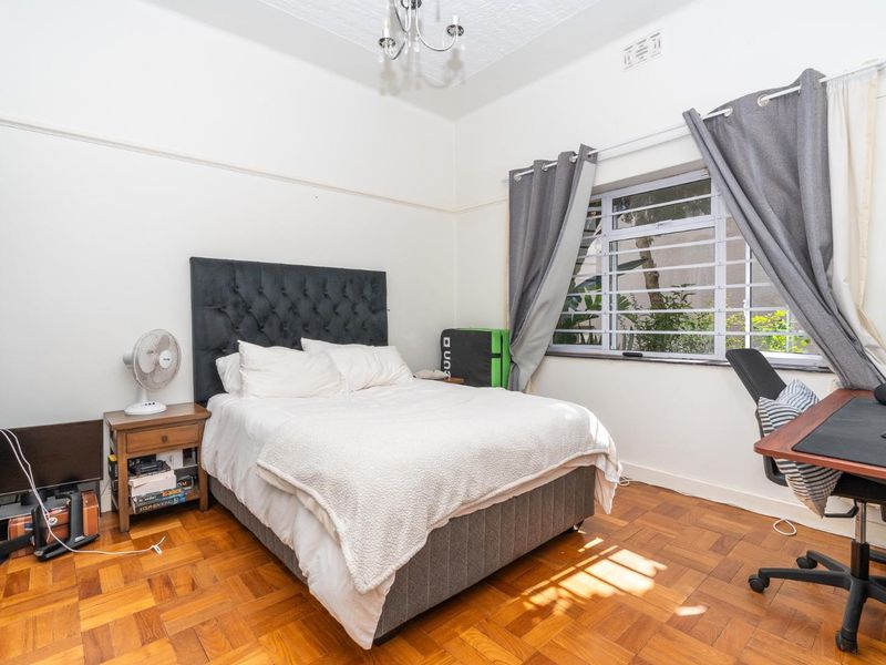 Renovated 2 Bedroom Ground Floor Unit with Garden Access - Photo 9