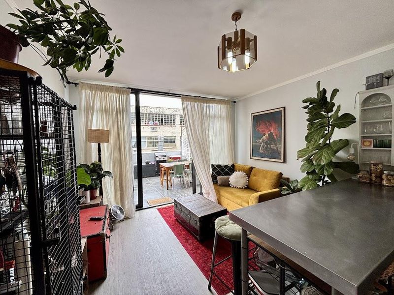 Stunning Four Seasons Apartment! - Photo 2