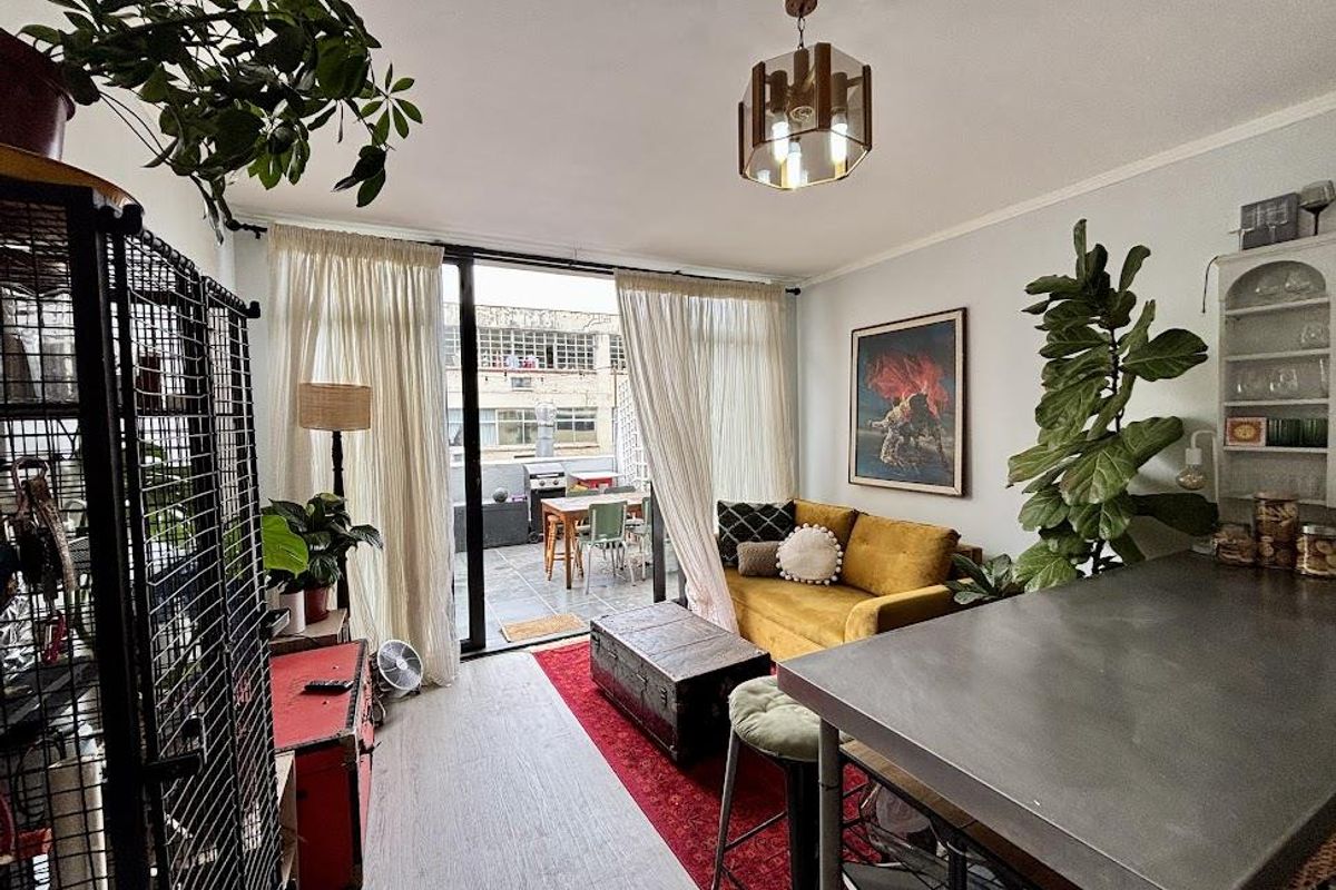 Stunning Four Seasons Apartment! - Photo 2