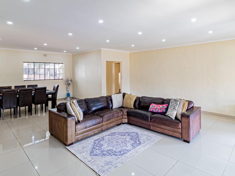 4 Bedroom Standalone House on a 2005 sqrm land in Bryanston West – Ideal for Developers for Investment - Photo 6