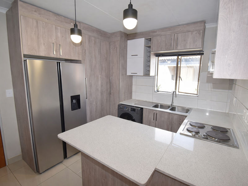 Modern First Floor Apartment - Photo 6