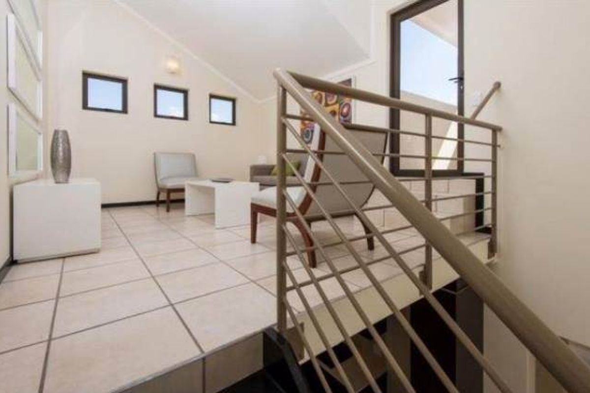 UNFURNISHED LOFT - Photo 5