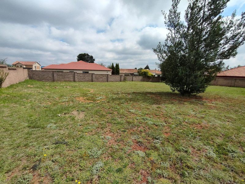 Beautiful Stand Situated Within Well Managed Estate - Photo 8