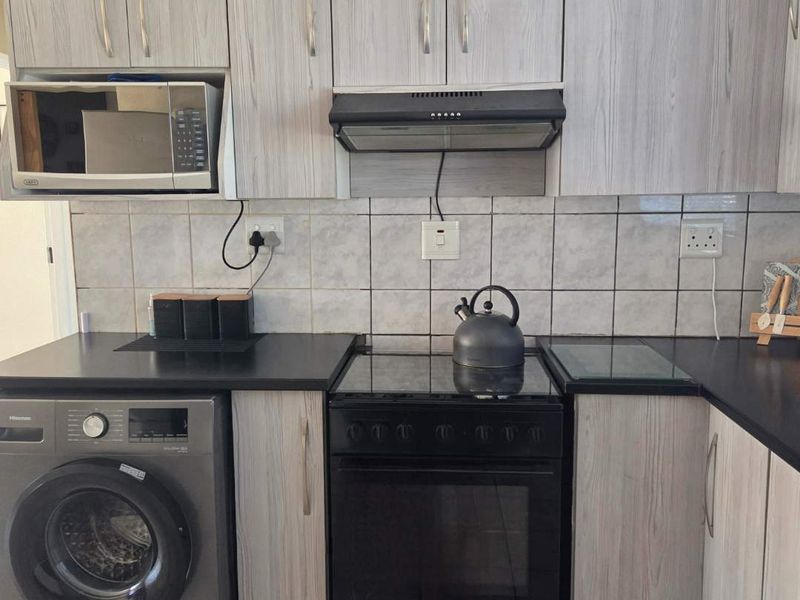 3 Bedroom Simplex for Sale in Verwoerdpark! - Photo 2