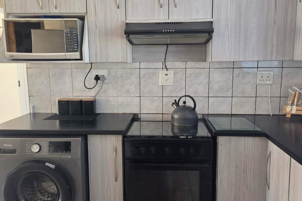 3 Bedroom Simplex for Sale in Verwoerdpark! - Photo 2