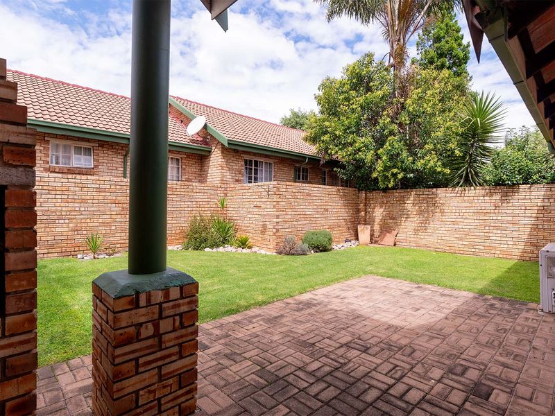 Spacious 3-Bedroom Facebrick Townhouse – Modern Living with Private Garden - Photo 3