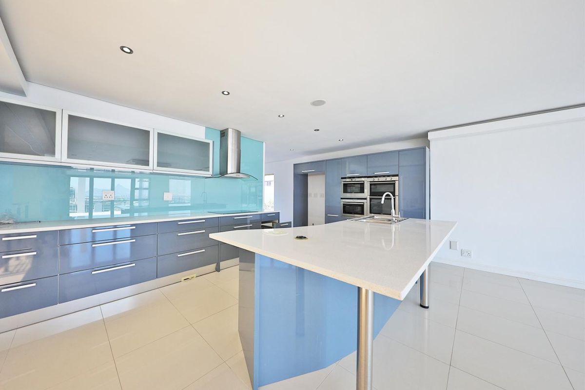 5 Bedroom house in Baronetcy Estate, Plattekloof - Photo 5