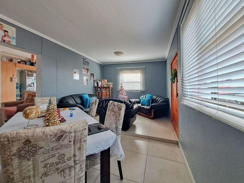 Narraville, Walvis Bay:  4 Bedr home is for sale - Photo 7