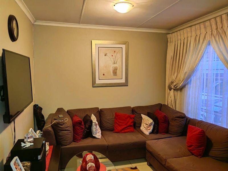 Riverside View Family Home R 966 000 - Photo 8