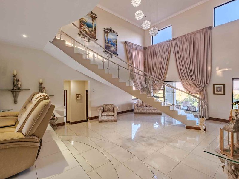 5 Bedroom House for Sale in Blue Saddle Ranches. - Photo 5