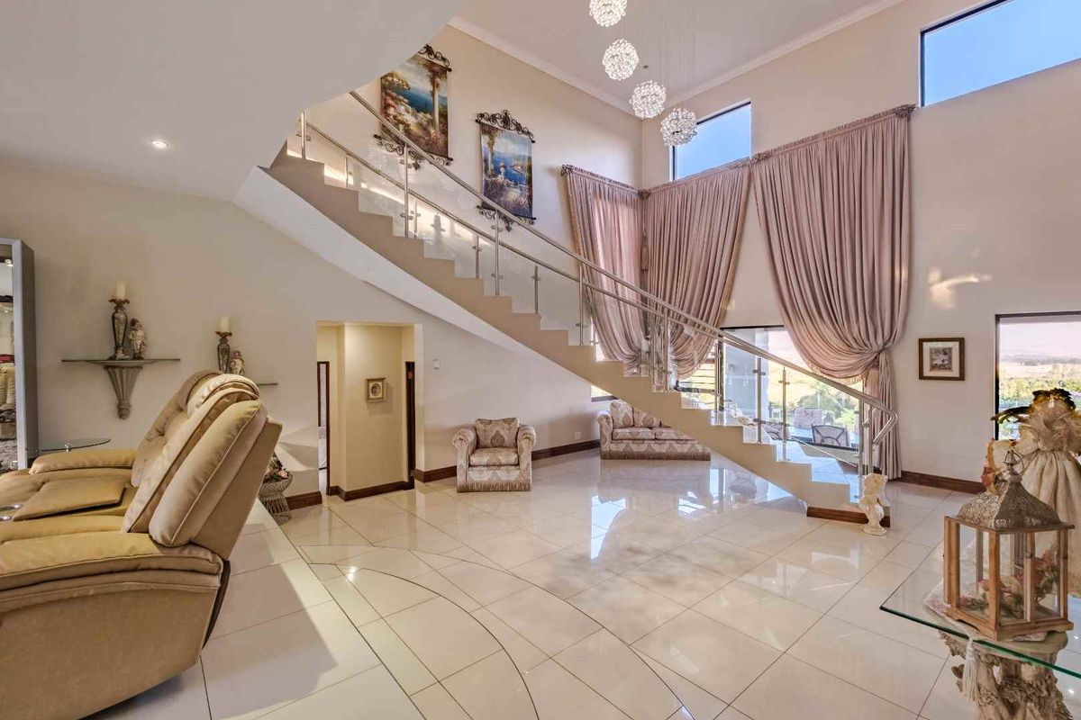 5 Bedroom House for Sale in Blue Saddle Ranches. - Photo 5
