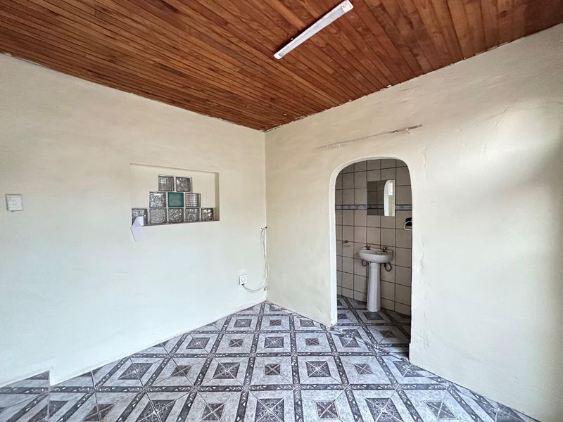 Spacious 1-Bedroom Garden Cottage to Rent in Danville - Photo 8