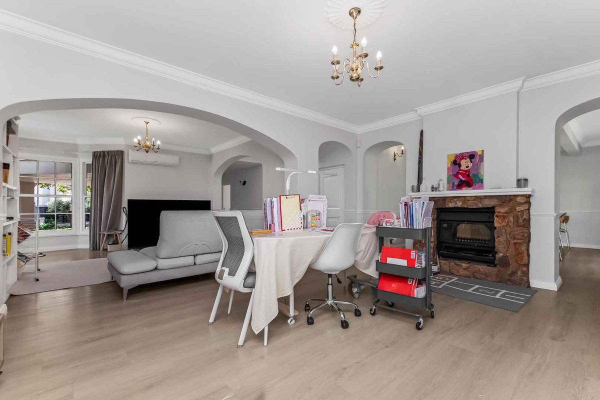 IMMACULATE CHARACTER HOME - Photo 5