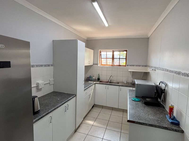 Modern First Floor Offices To Let | Secure Business Park | Old Main Road - Photo 8