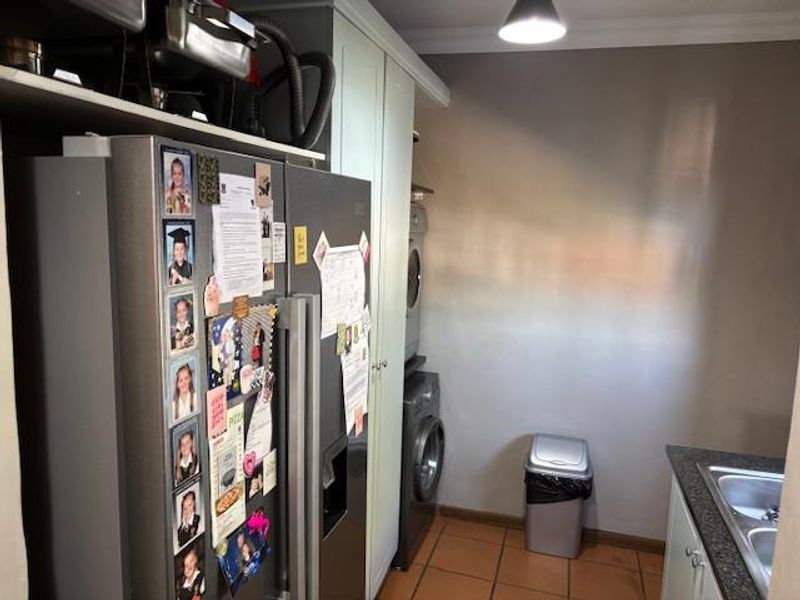 Exquisite property for the discerning young family or professional couple! - Photo 9