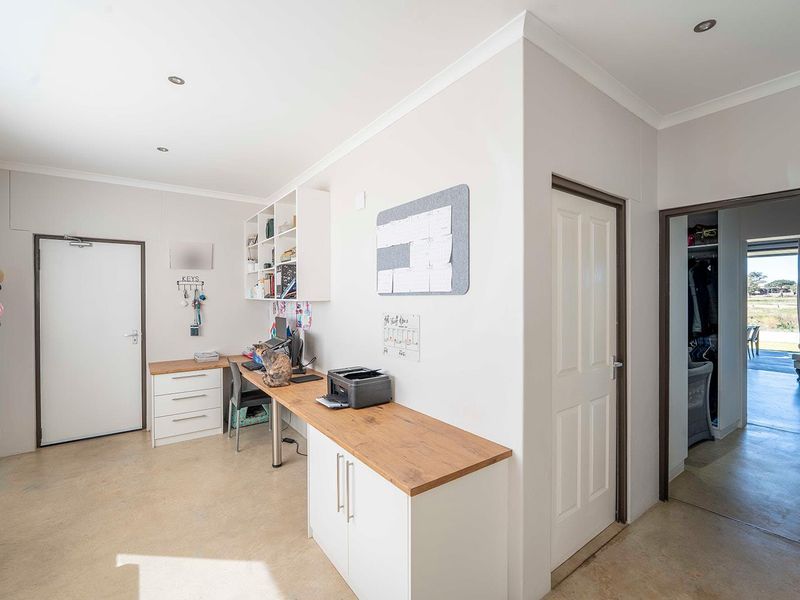 Modern and bright 3 Bedroom house Omeya Golf Estate - Photo 8