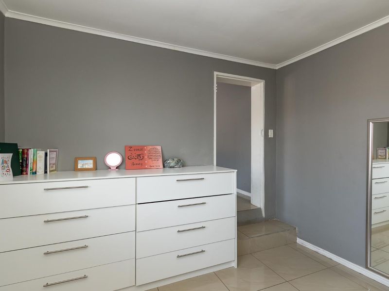 Family Home with Separate Entrance - Photo 6