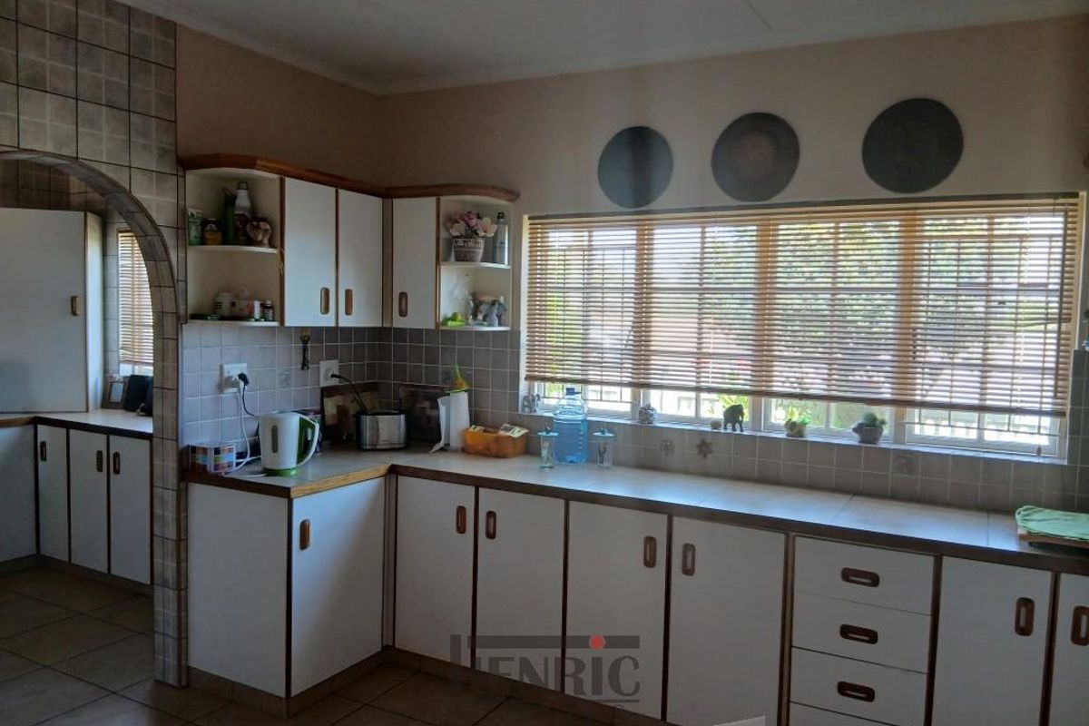 Neatness and space don't come better than this - Photo 5