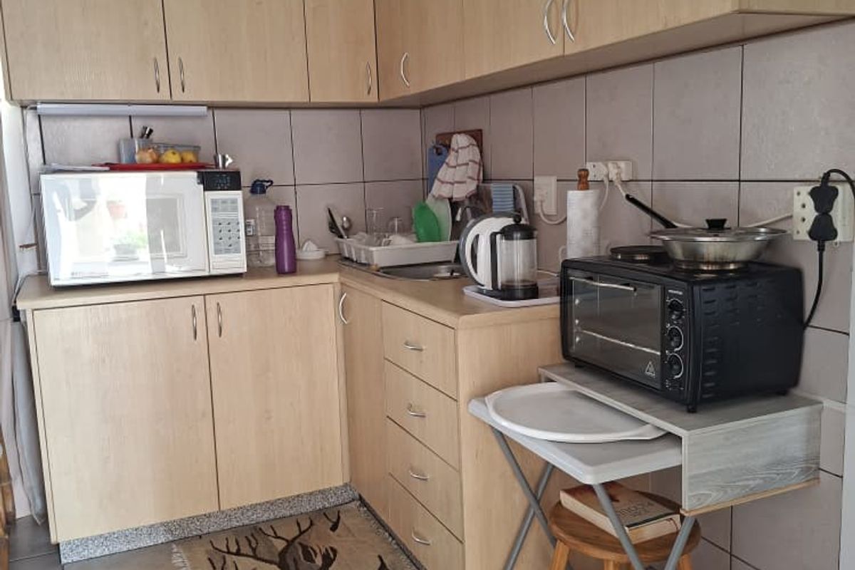 Charming 1-bedroom retirement unit for sale - Photo 3