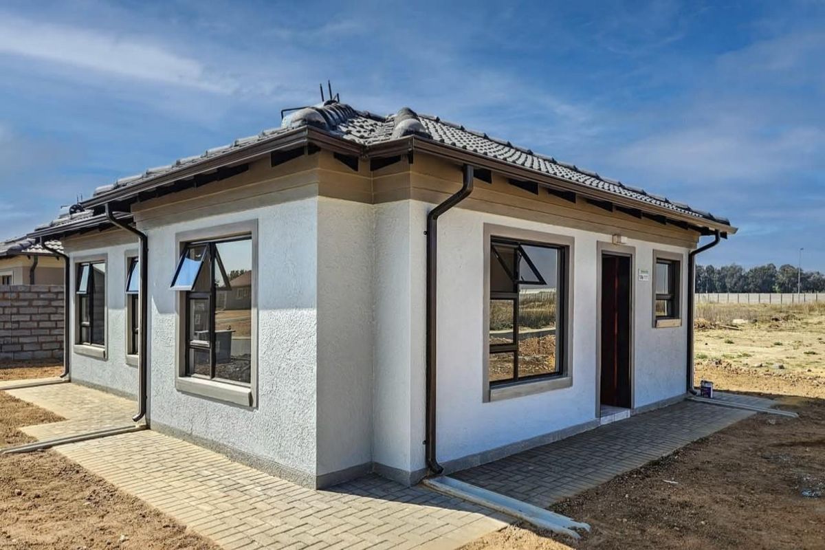 OWN YOUR BRAND NEW FULL TITLE HOME FROM AS LITTLE AS R7 500PM - Photo 2