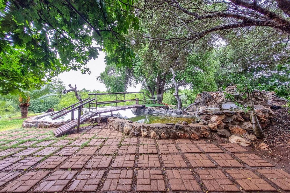 Farm House with additional cottage in excellent location. - Photo 4