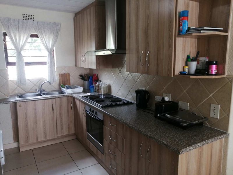 3 bedroom 2 bathroom garden unit - Photo 4
