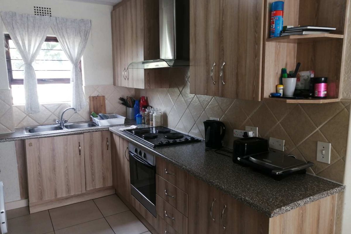 3 bedroom 2 bathroom garden unit - Photo 4