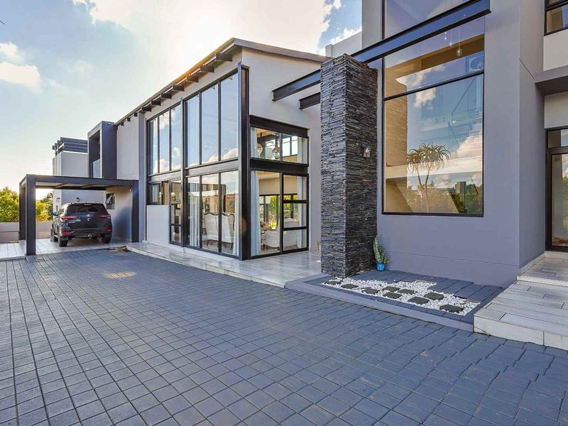 EXCLUSIVE 8 BEDROOM LUXURY HOME IN THE HILLS GAME RESERVE – WHERE ELEGANCE MEETS NATURE - Photo 6