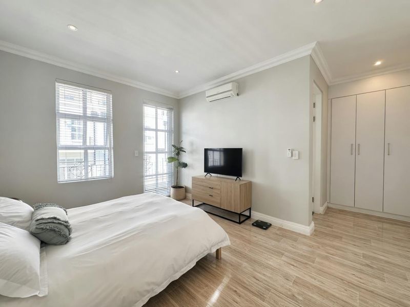 GORGEOUS 3 BEDROOM LONDON STYLE APARTMENT FOR SALE IN BRYANSTON!!!! - Photo 8