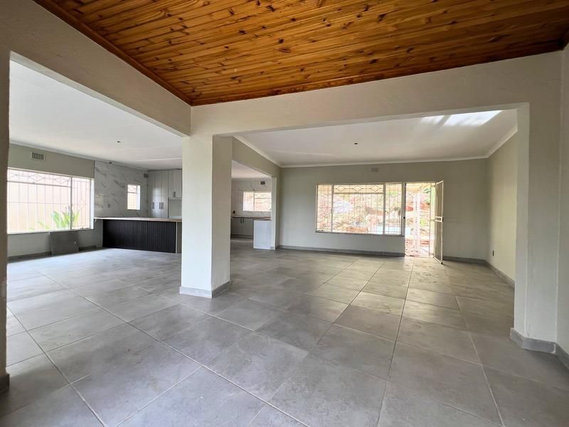 Panoramic Views , Newly Renovated from Scratch Family Home. - Photo 2