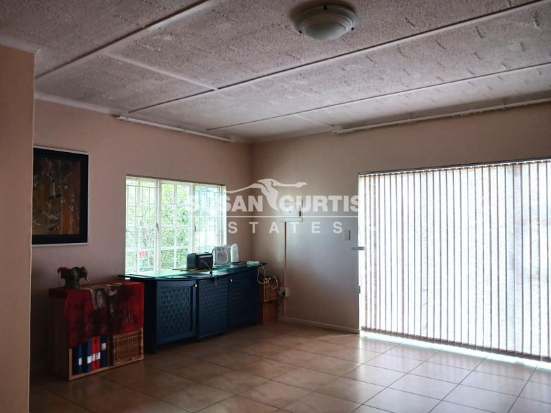 Large Family Home - Photo 8