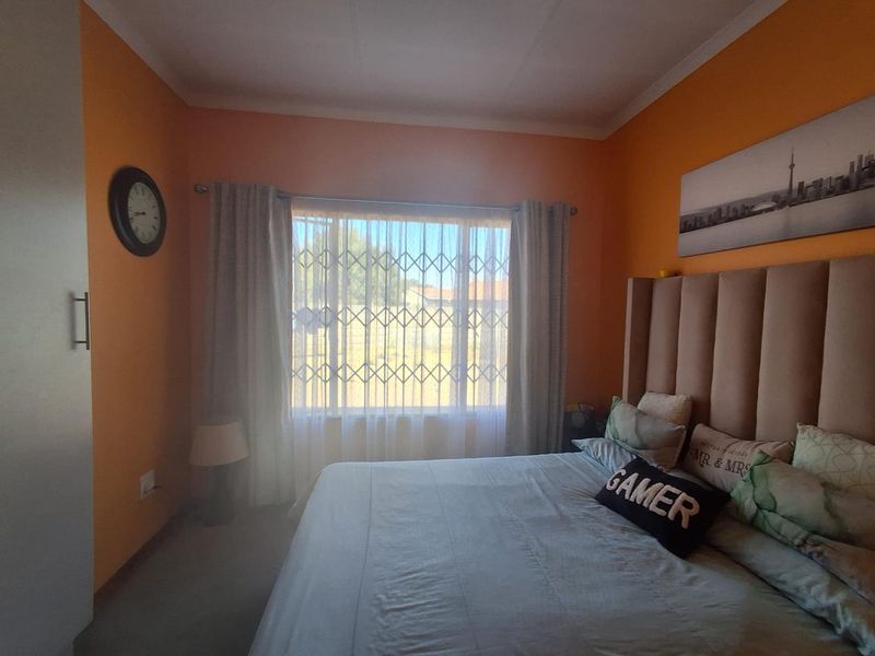 3-Bedroom Facebrick Home with Pool, Lapa, Garden Cottage & Double Garage - Photo 8