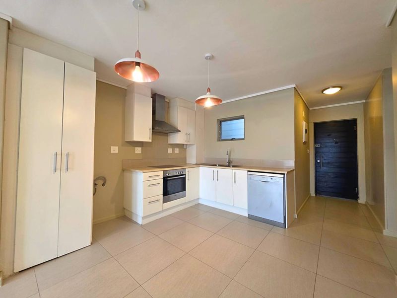 Modern & Secure 2 Bedroom Ground Floor Apartment - Photo 3