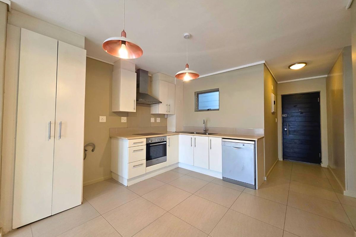 Modern & Secure 2 Bedroom Ground Floor Apartment - Photo 3