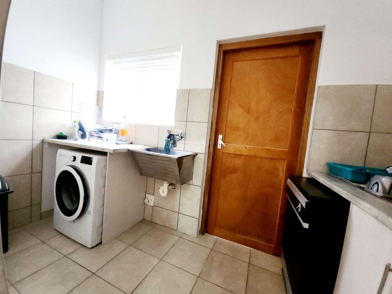 This house in Sunbay is newly repainted. - Photo 8