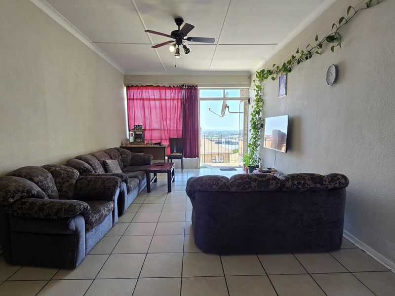 1 Bedroom Apartment / Flat for Sale in South Crest - Photo 4