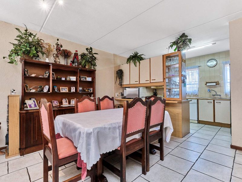 Be part of this exclusive complex next to the Boskruin koppie. - Photo 4