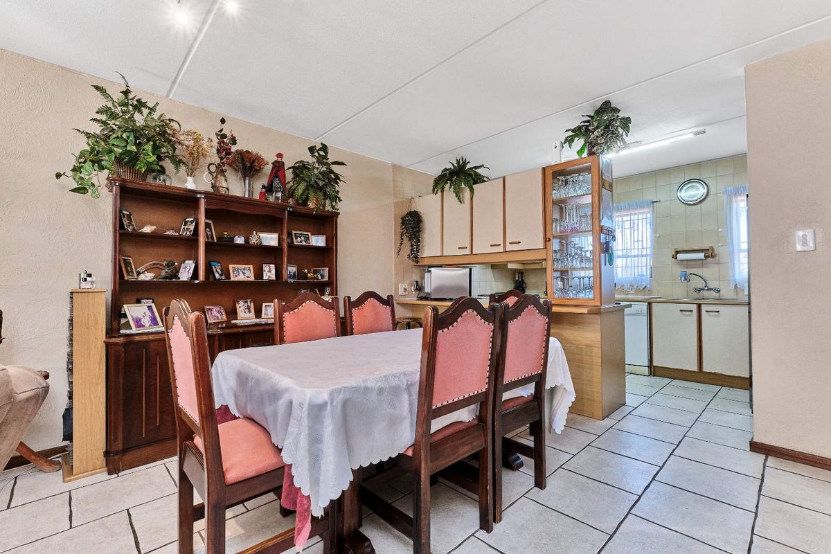 Be part of this exclusive complex next to the Boskruin koppie. - Photo 4