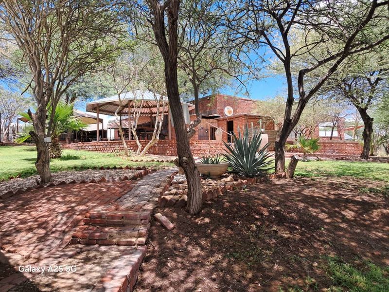 Discover Luxury: Stunning Guest Lodge for Sale! - Photo 2